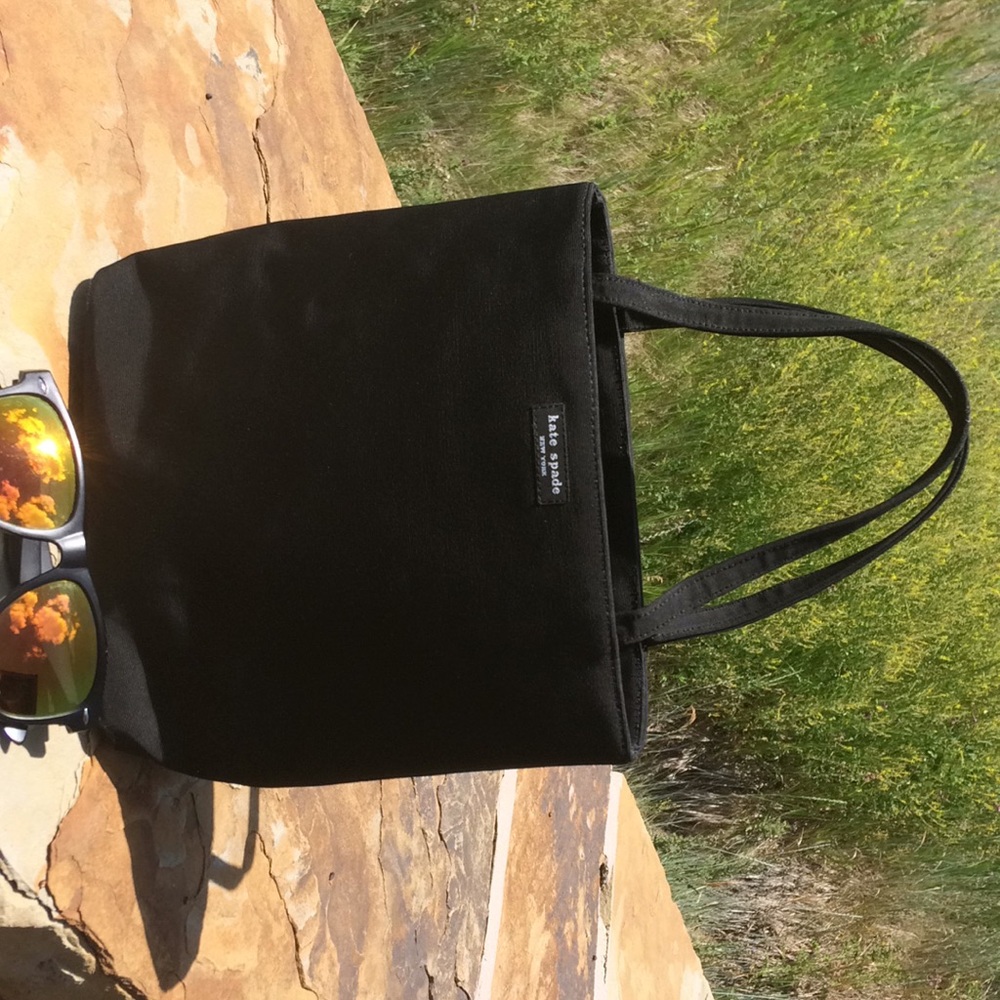 Genuine Kate Spade hand bag. Excellent condition.